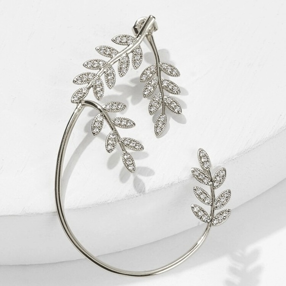 Beautiful ear climber earring in silver or gold. - Picture 9 of 9